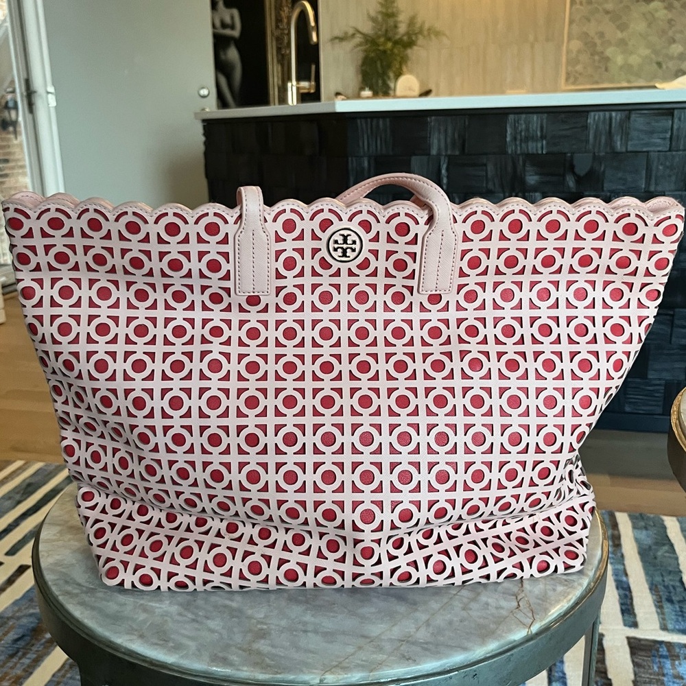 Large Tory Burch Kelsey East-West Scalloped Laser Cut Leather Tote 👜